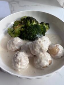 Read more about the article Easy Baked Chicken Meatballs with Parmesan Cream Sauce