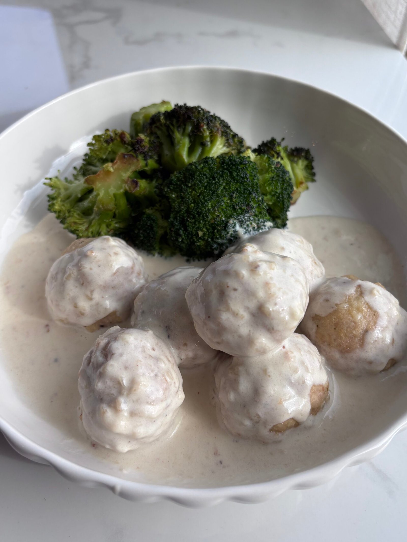 Read more about the article Easy Baked Chicken Meatballs with Parmesan Cream Sauce